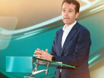 Cambio en la dirección de Indra cómo la presión del gobierno y Santa Bárbara impactó a la empresa