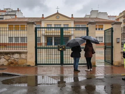 Valencia cierra 26 centros educativos por riesgo de lluvias intensas