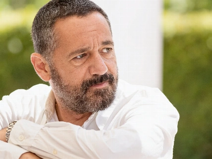 Raúl Arévalo denuncia abusos en el cine y cuenta su transformación radical Español.News