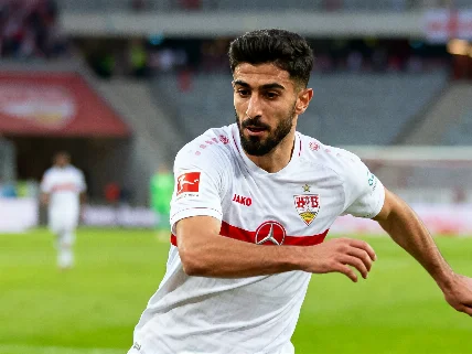 El delantero del VfB Stuttgart, de origen kurdo-yezidí y procedente de Turquía, en el centro de la atención