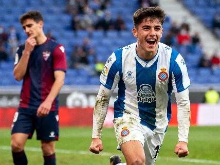 El club catalán inaugura el marcador en un partido tenso contra el Celta Fortuna