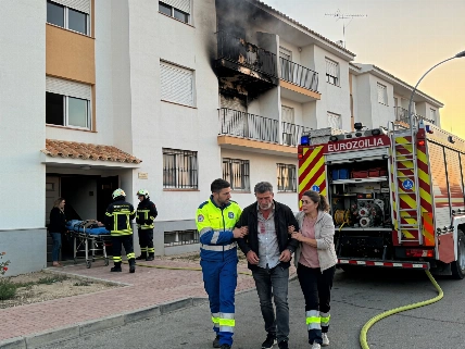 Dieciséis personas atendidas tras incendio en vivienda de Silla Español.News