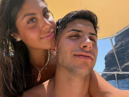 Daniela Sánchez y Antoñito Cordero hacen oficial su relación tras su viaje a Tenerife