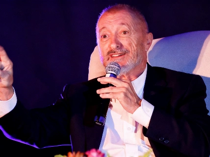 La opinión de Pérez Reverte sobre la guerra revela una brecha preocupante en la sociedad española