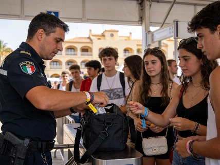 Multa de 320.000 euros al Reggaeton Beach Festival por limitar derechos Español.News