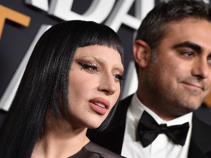 Lady Gaga aparece por primera vez con su bebé en California