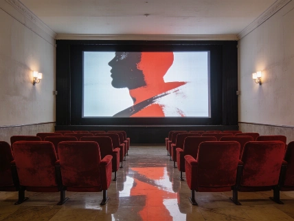 La bola negra sacude el cine español con deseo, miedo y memoria Español.News