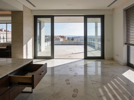 Madrid vende ático de lujo y oficinas tras polémica por uso prohibido Español.News
