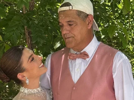 Frank Cuesta se casa con Paloma Ramón en Tailandia: crocs blancos y ritual budista