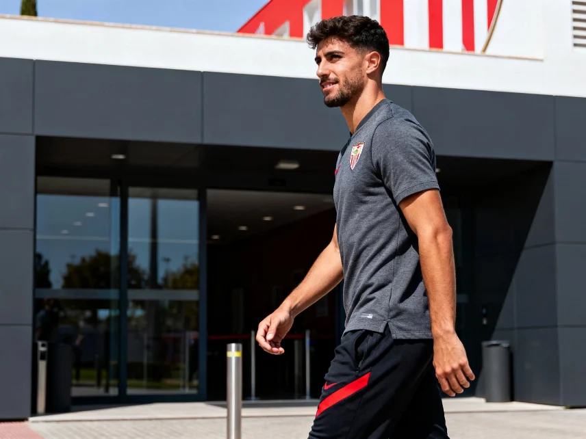 El club refuerza el centro del campo tras una temporada difícil y cambios en la directiva Español.News