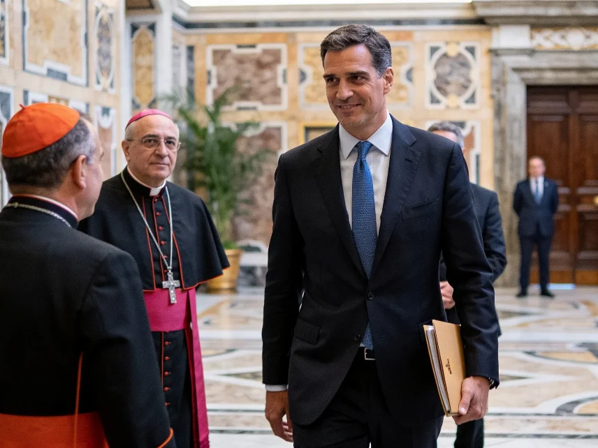 En Barcelona, el Papa mantuvo reuniones privadas y bendijo vehículos humanitarios para Ucrania Español.News