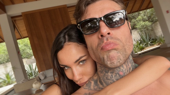 Fedez y Giulia Honegger presentan a su hijo Edo con una imagen familiar Español.News