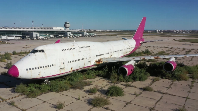 Aena subasta el Jumbo abandonado en Valencia Español.News