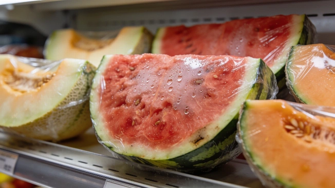 Alerta por sandías cortadas sin refrigerar en supermercados Español.News