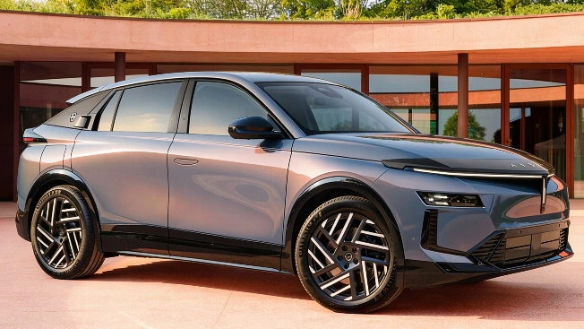La marca italiana presenta su SUV insignia basado en la plataforma Stellantis Español.News