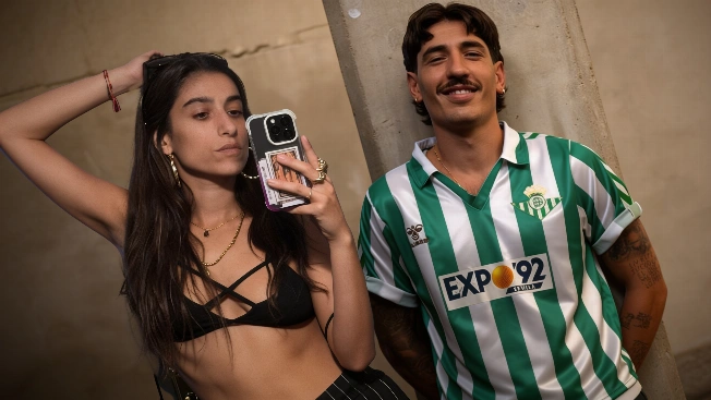 Carolina Yuste y Héctor Bellerín: el beso que desata el verano mediático Español.News