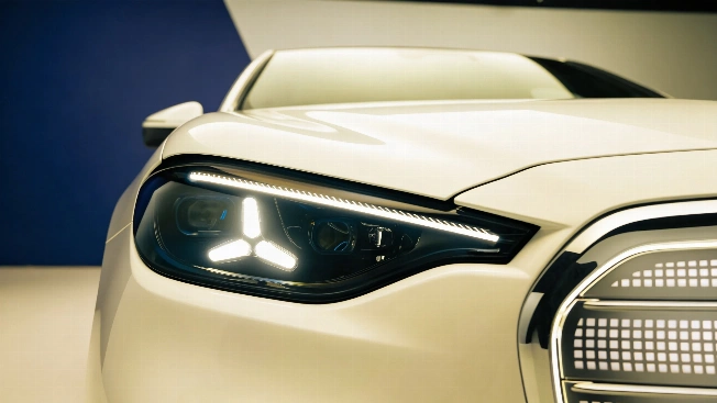 Nueva parrilla del Mercedes Clase C 2026: 1.050 puntos, sensores ocultos y diseño llamativo Español.News