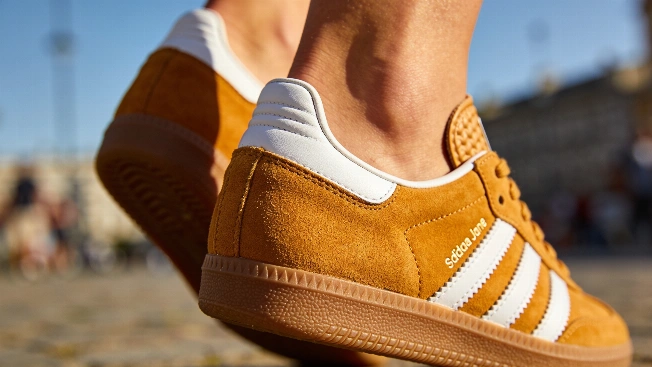 Adidas Samba Jane: el modelo híbrido que redefine el calzado urbano Español.News
