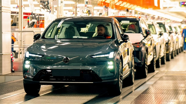Nuevo Volvo EX60: 810 km de autonomía, carga rápida y precio inferior al de los híbridos Español.News