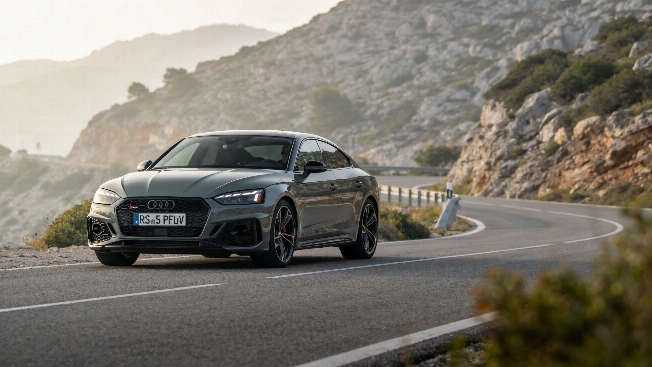 El nuevo Audi RS 5 PHEV incorpora un sistema único de vectorización de par Español.News