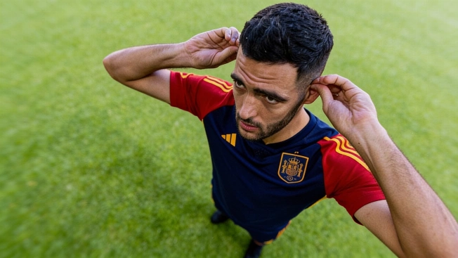 El ritual matutino de Mikel Merino que sorprende en plena concentración Español.News