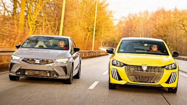 Comparativa Peugeot 208 Hybrid vs Seat Ibiza TSI: equipamiento, motores y confort en el mercado español Español.News