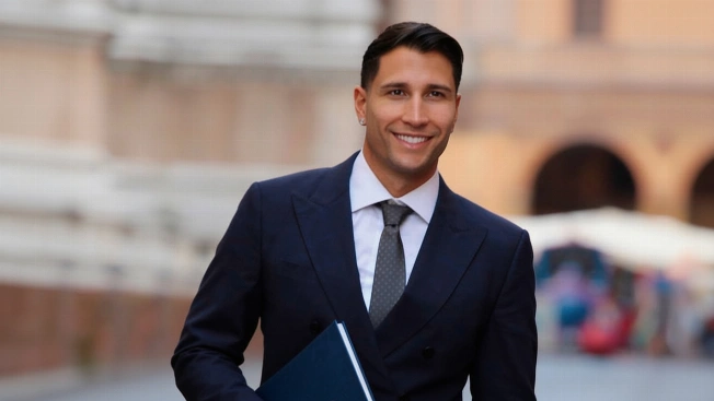 Gianmarco Onestini sorprende con su graduación en Derecho en Bolonia Español.News