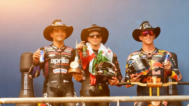 Bezzecchi toma ventaja pero la batalla apenas empieza Ducati y Márquez al límite del fracaso Español.News