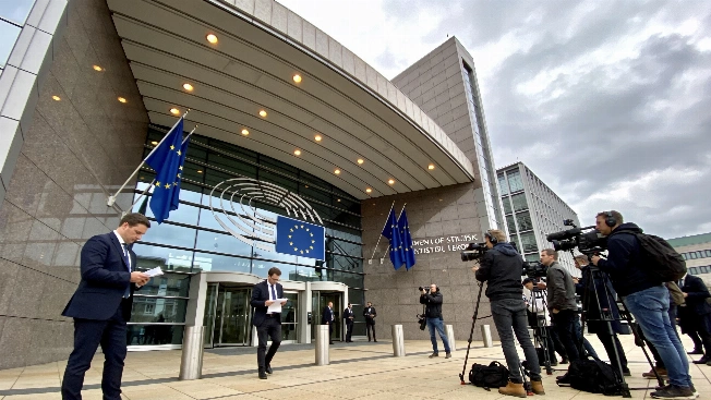 El Gobierno espera a Luxemburgo para reactivar la mayoría con Junts Español.News