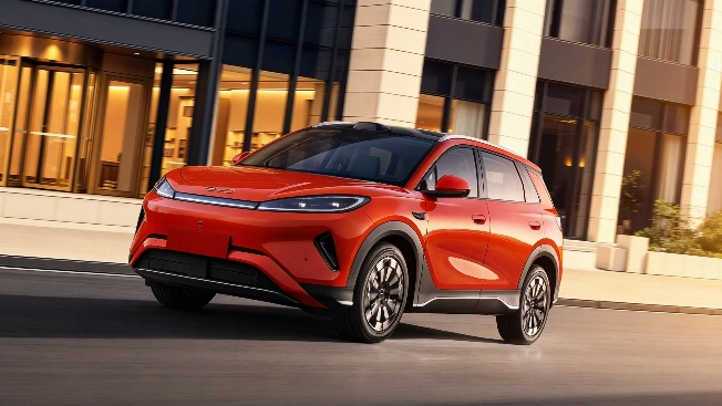 Nuevo BYD Sealion 05: autonomía récord del híbrido y carga ultrarrápida del eléctrico Español.News