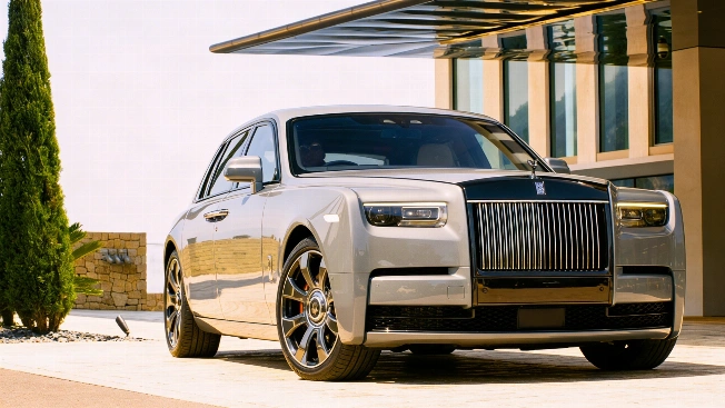 Rolls-Royce apuesta por el V12 mientras retrasa la llegada de sus eléctricos Español.News