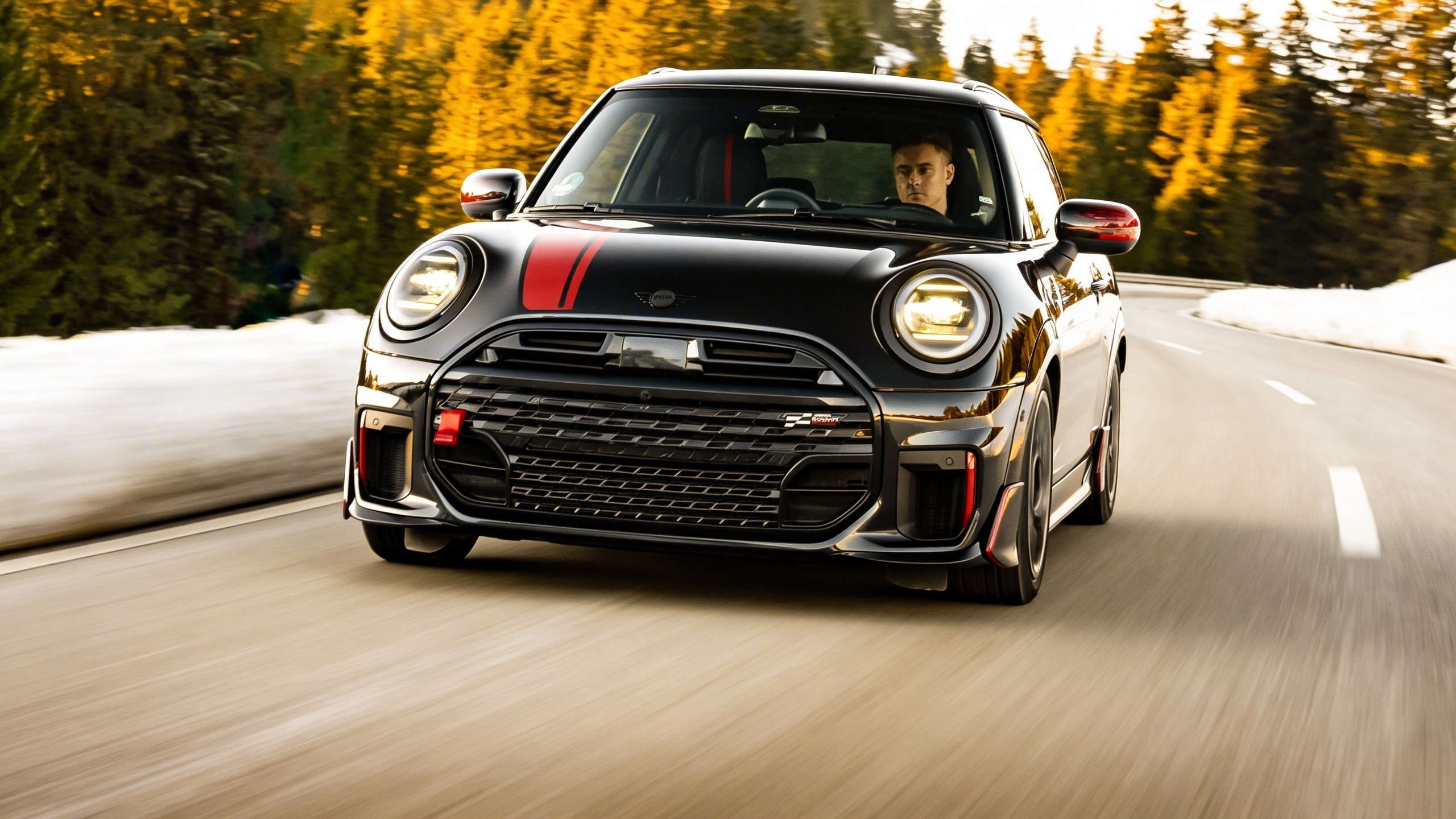 Sorprendente giro en el segmento urbano: descubre cómo el nuevo Mini JCW redefine la experiencia en las calles de España Español.News