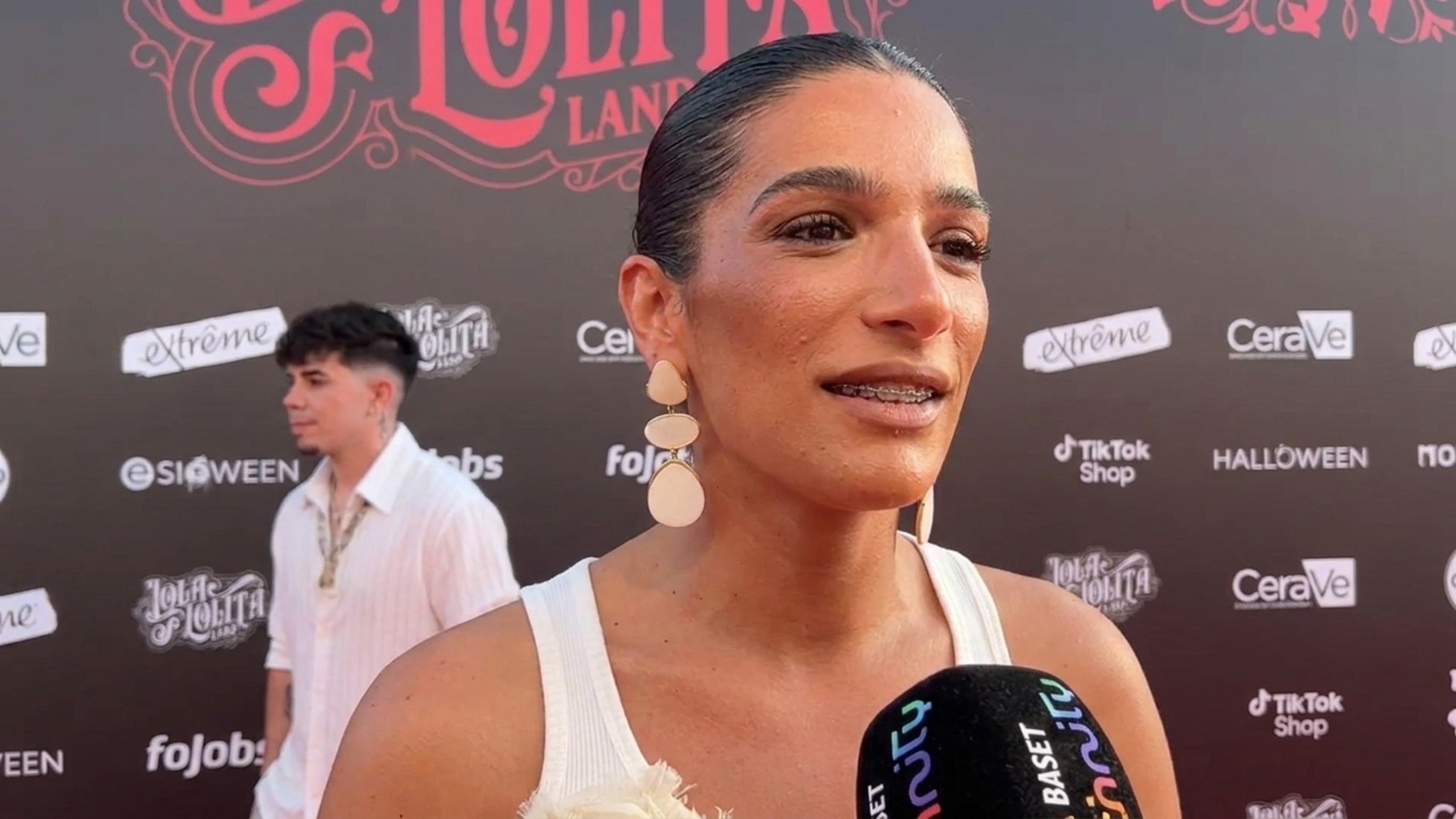 Alma Bollo habla abiertamente sobre los miedos a la maternidad en Lola Lolita Land Español.News