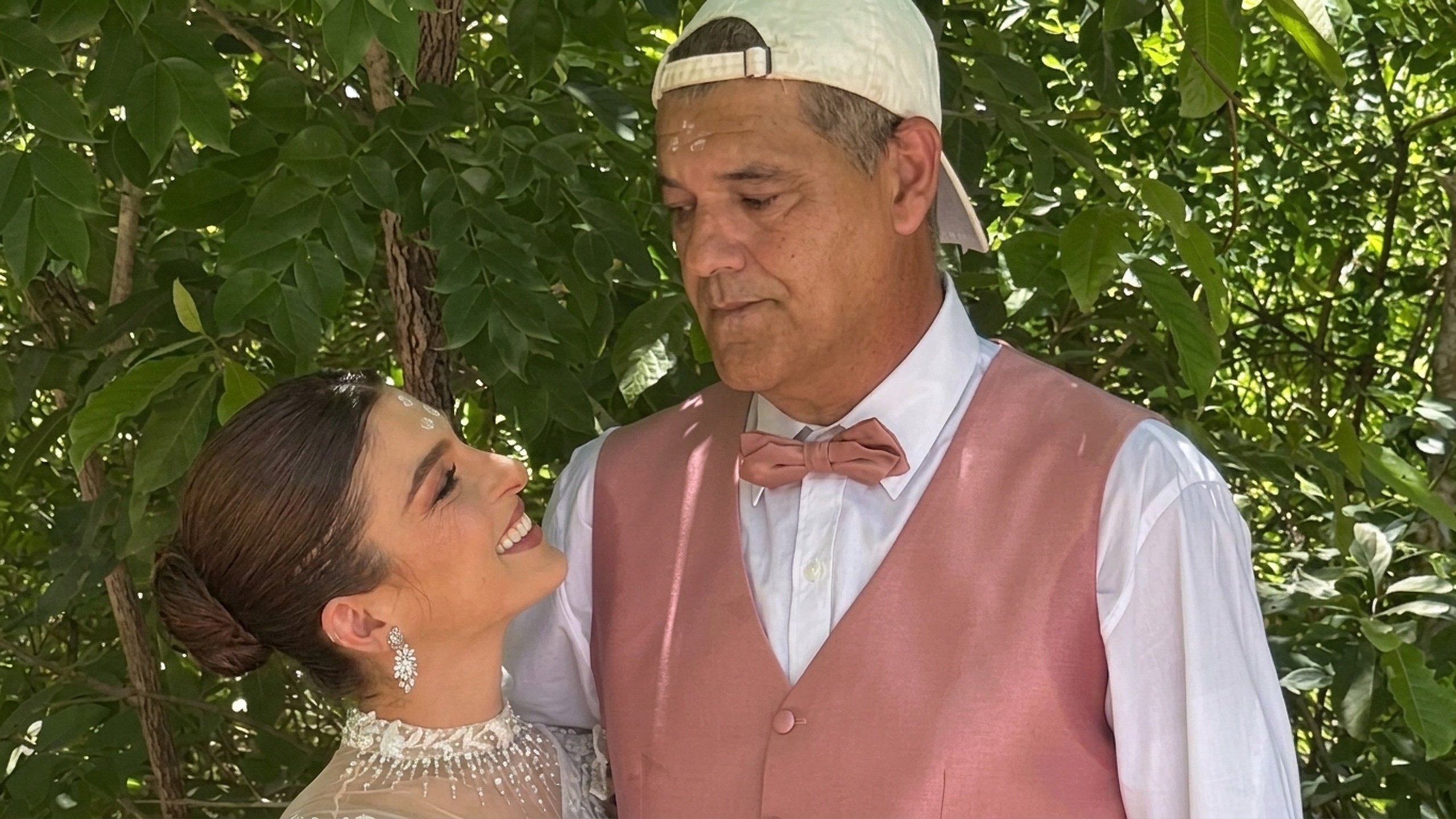 Frank Cuesta se casa con Paloma Ramón en Tailandia: crocs blancos y ritual budista Español.News