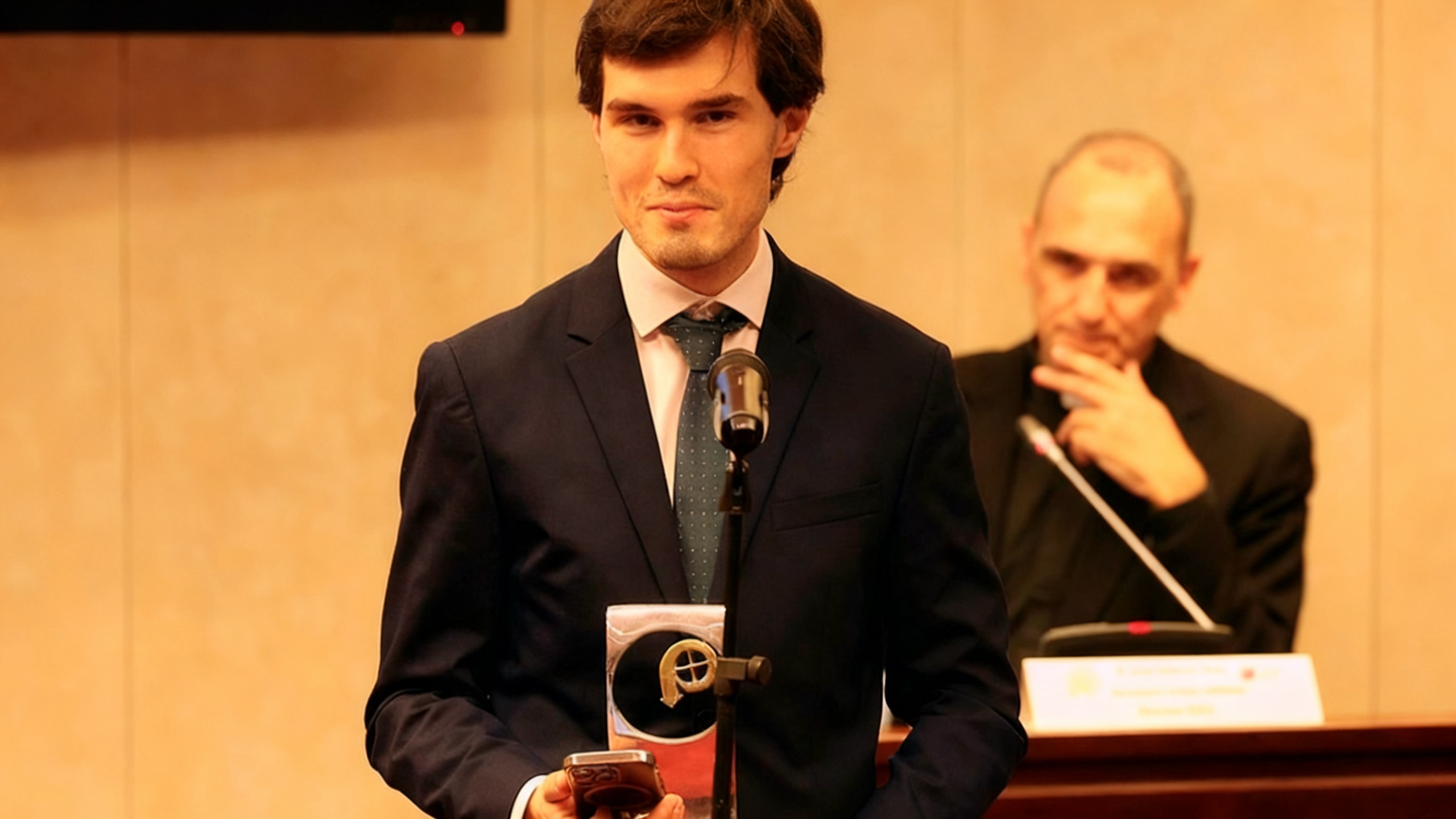 Fernando Onega hijo emociona al público en su primera aparición tras la pérdida de su padre Español.News