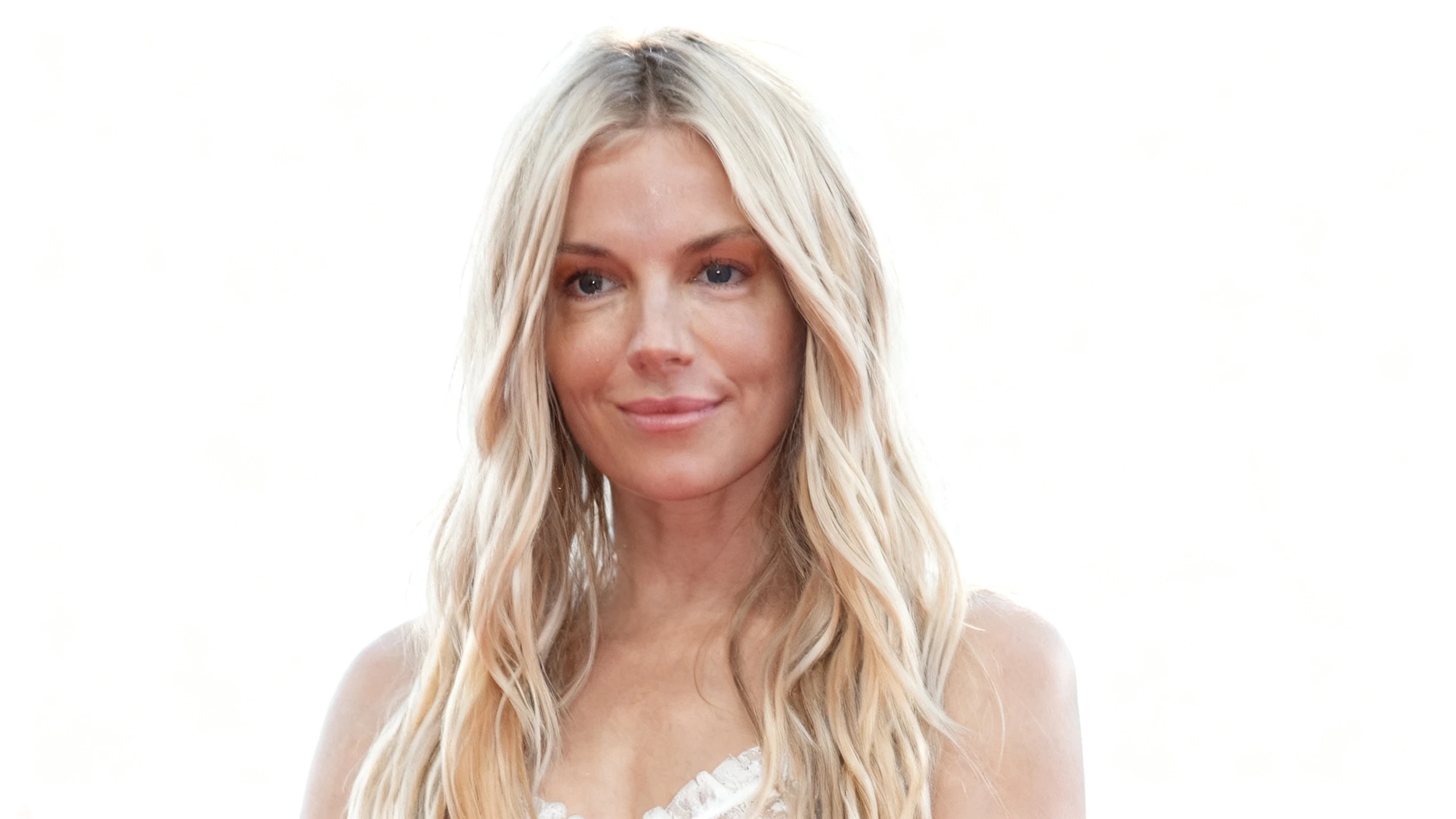 Sienna Miller cuenta cómo cambió su vida tras el nacimiento de su tercer hijo Español.News