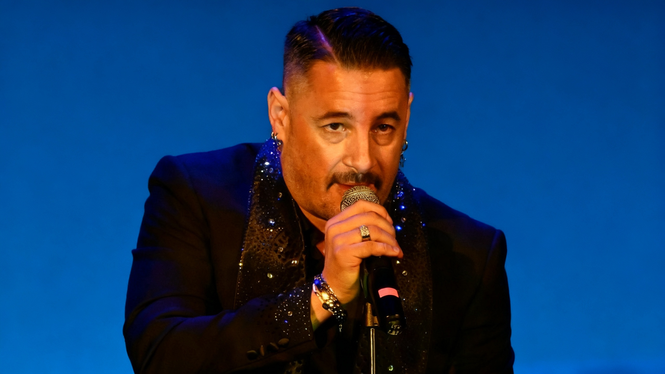 Andy Morales cuenta cómo un ataque de ansiedad casi arruina su concierto en Madrid Español.News