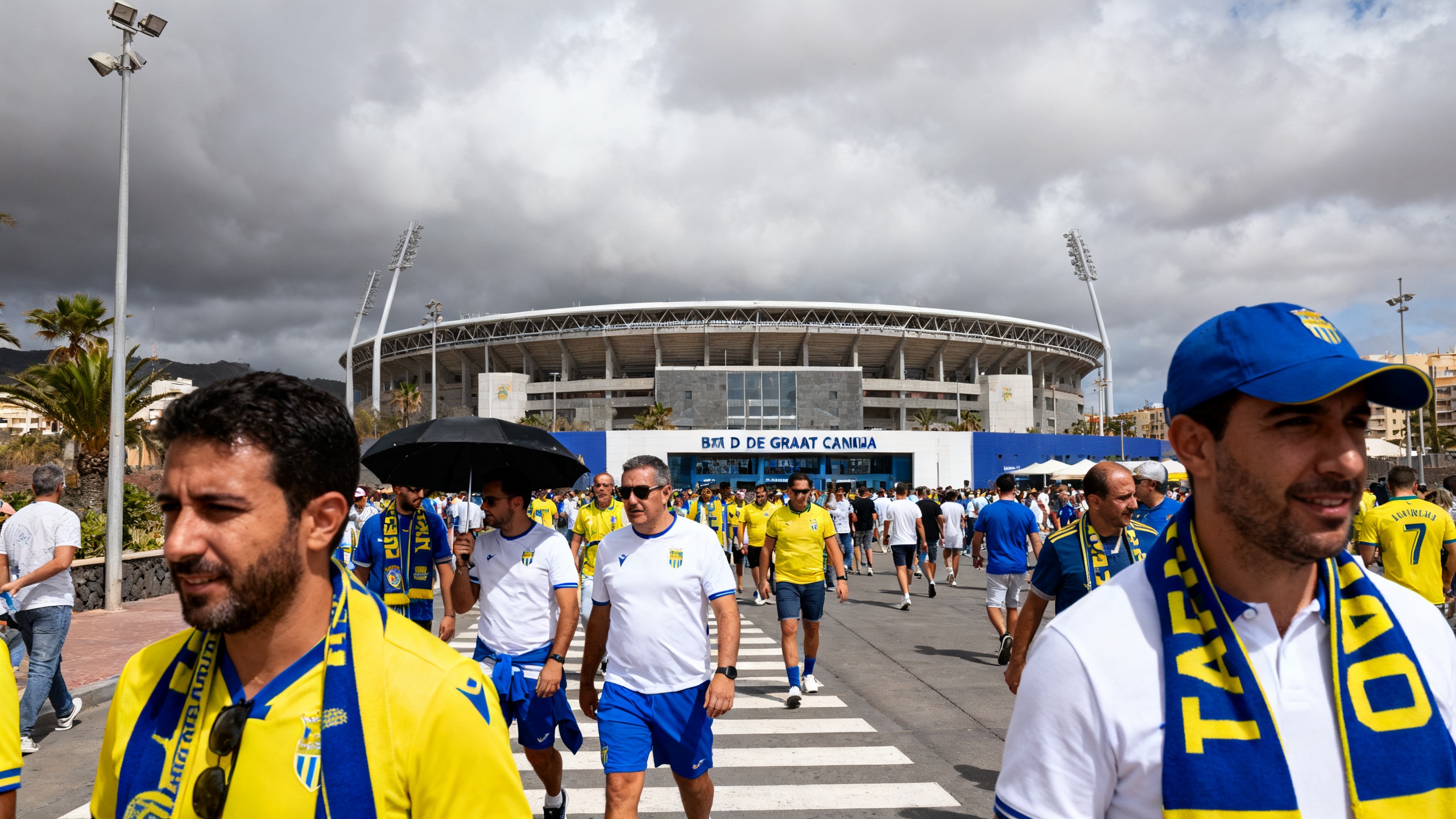 Comienza el playoff en Las Palmas: decisiones sorprendentes de los entrenadores y estadio lleno Español.News