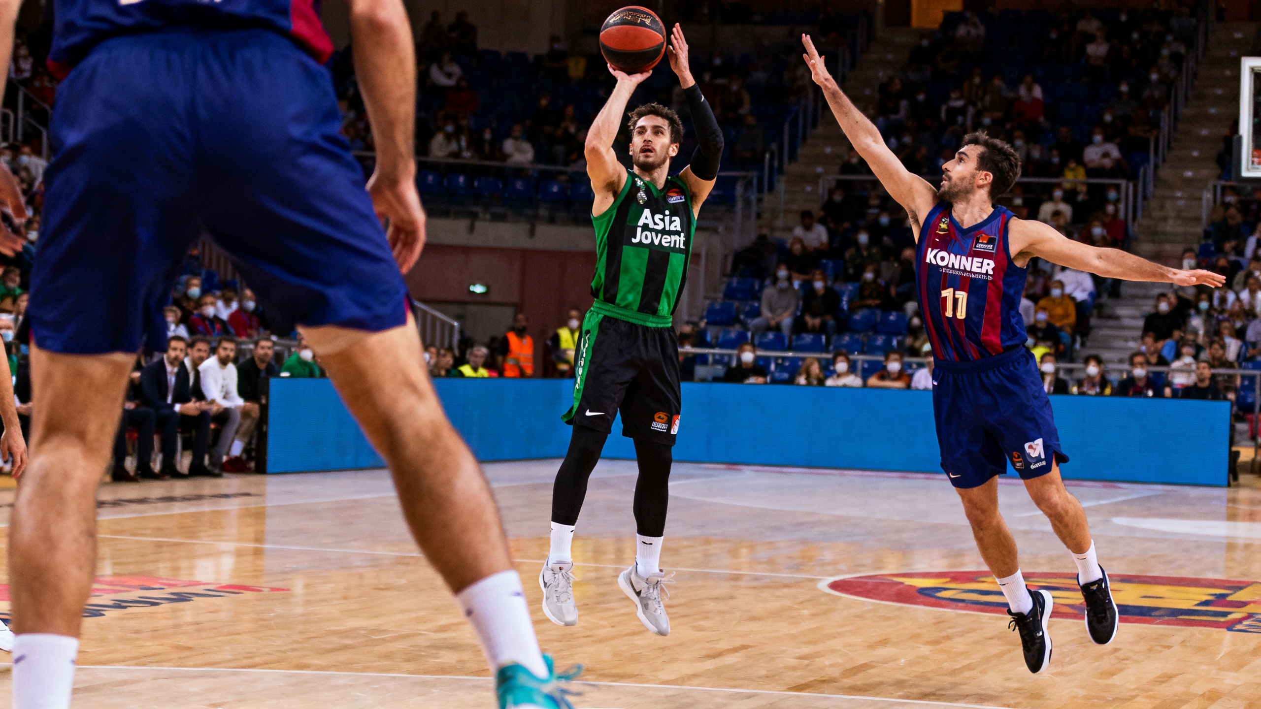 En Badalona, los jugadores de Asisa Joventut no dejaron opciones al rival en el partido de playoff Español.News