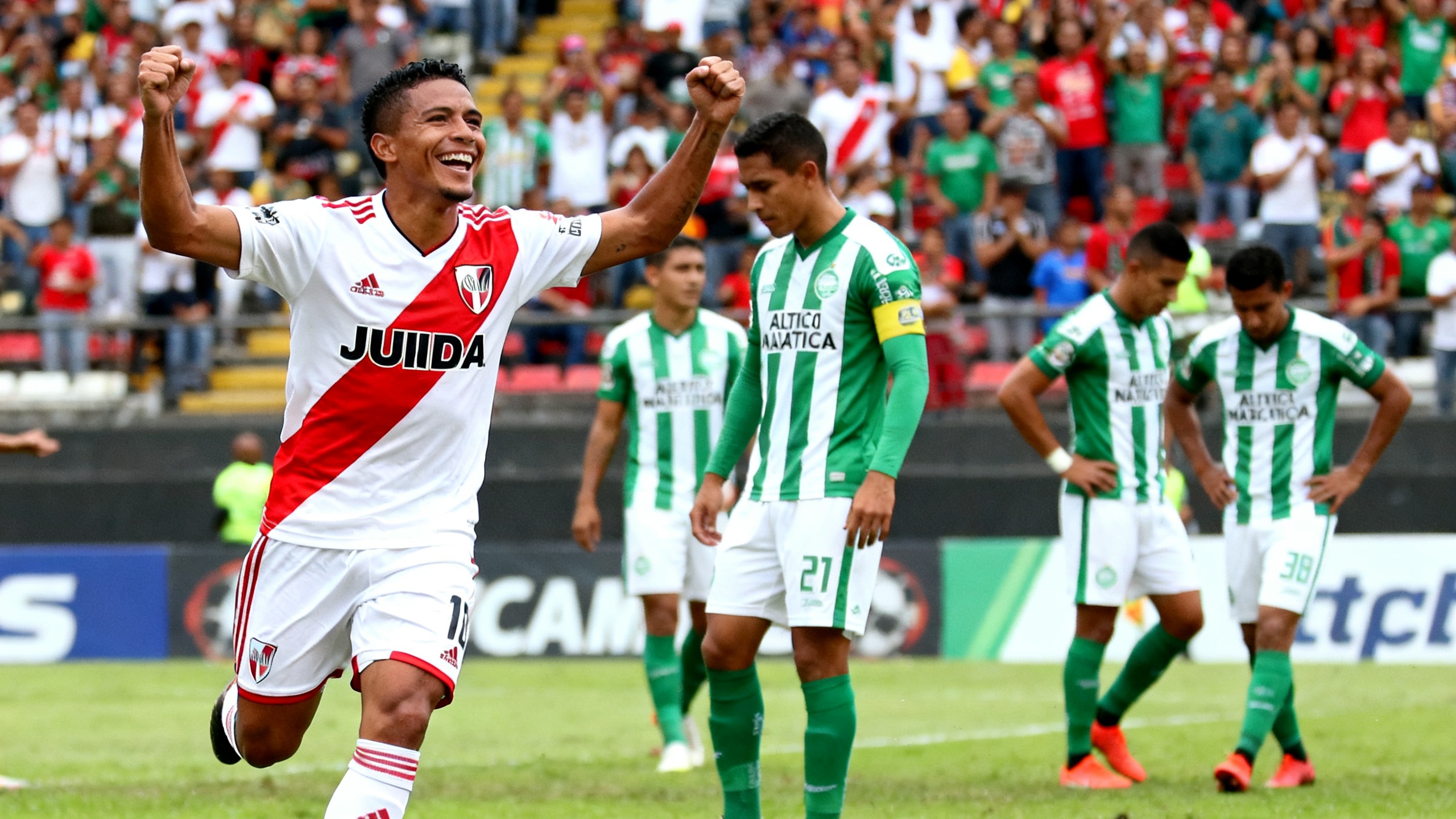 En Barranquilla comenzó el primer partido de la final entre Junior y Atlético Nacional Español.News