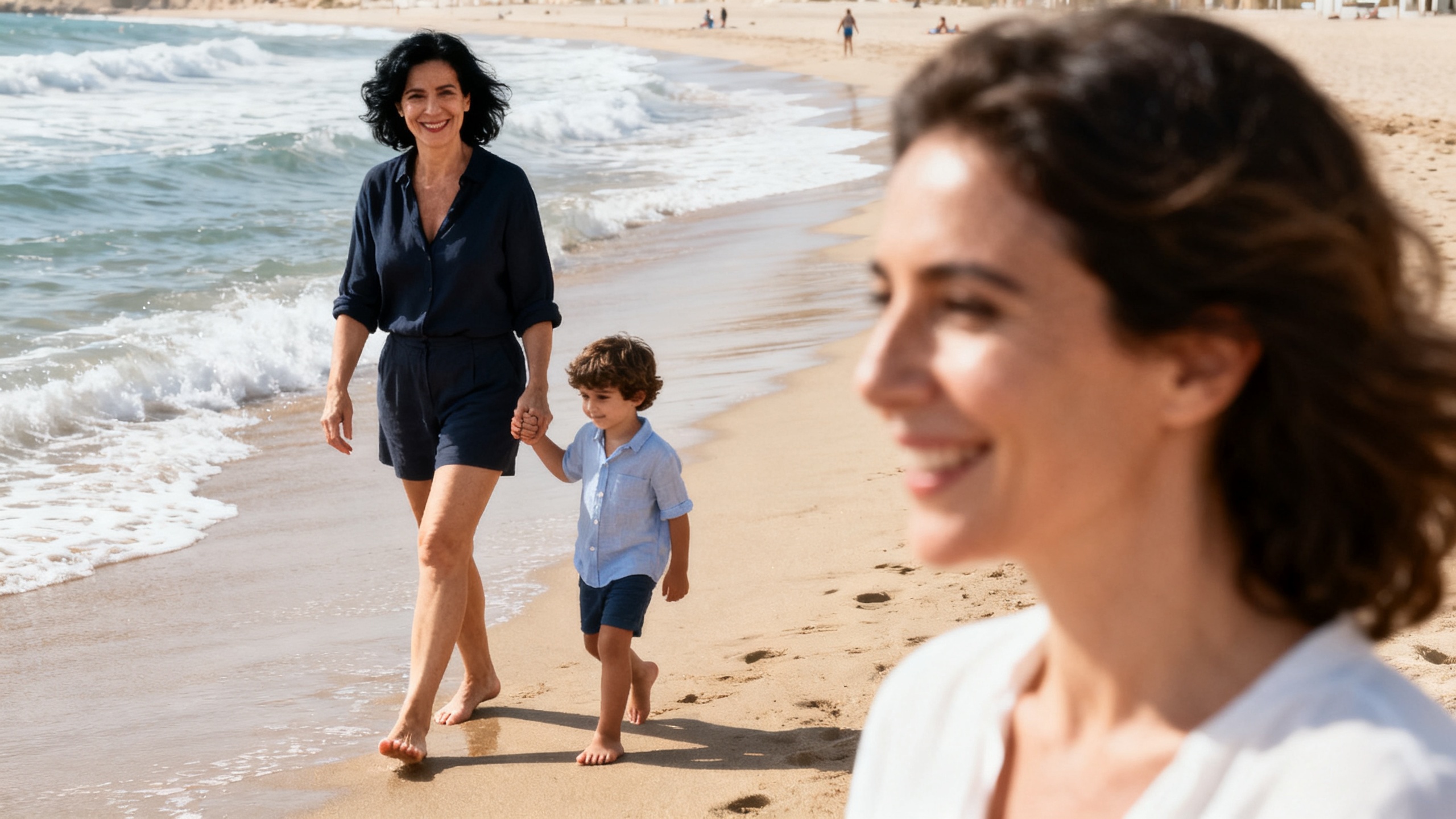 Primeras fotos en la costa y detalles de la vida personal de la presentadora sevillana Español.News