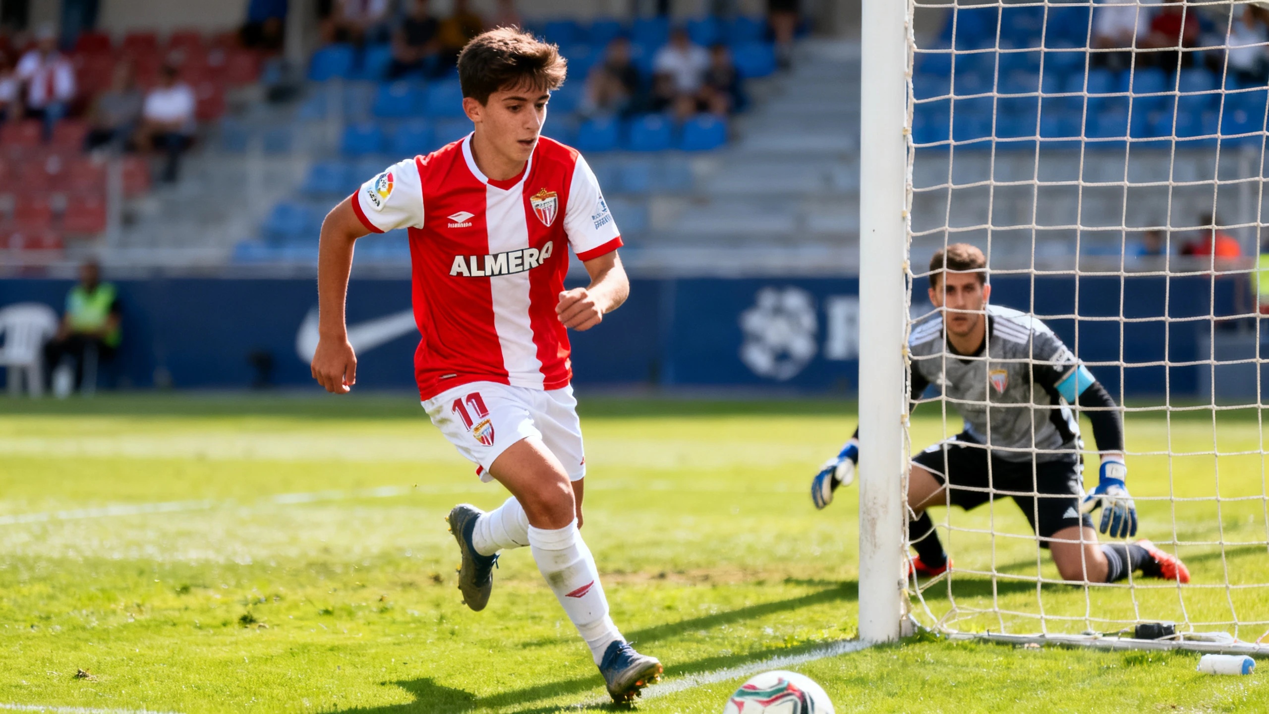 Un penalti salva al Almería: el equipo mantiene el tercer puesto y se enfrenta al Castellón Español.News
