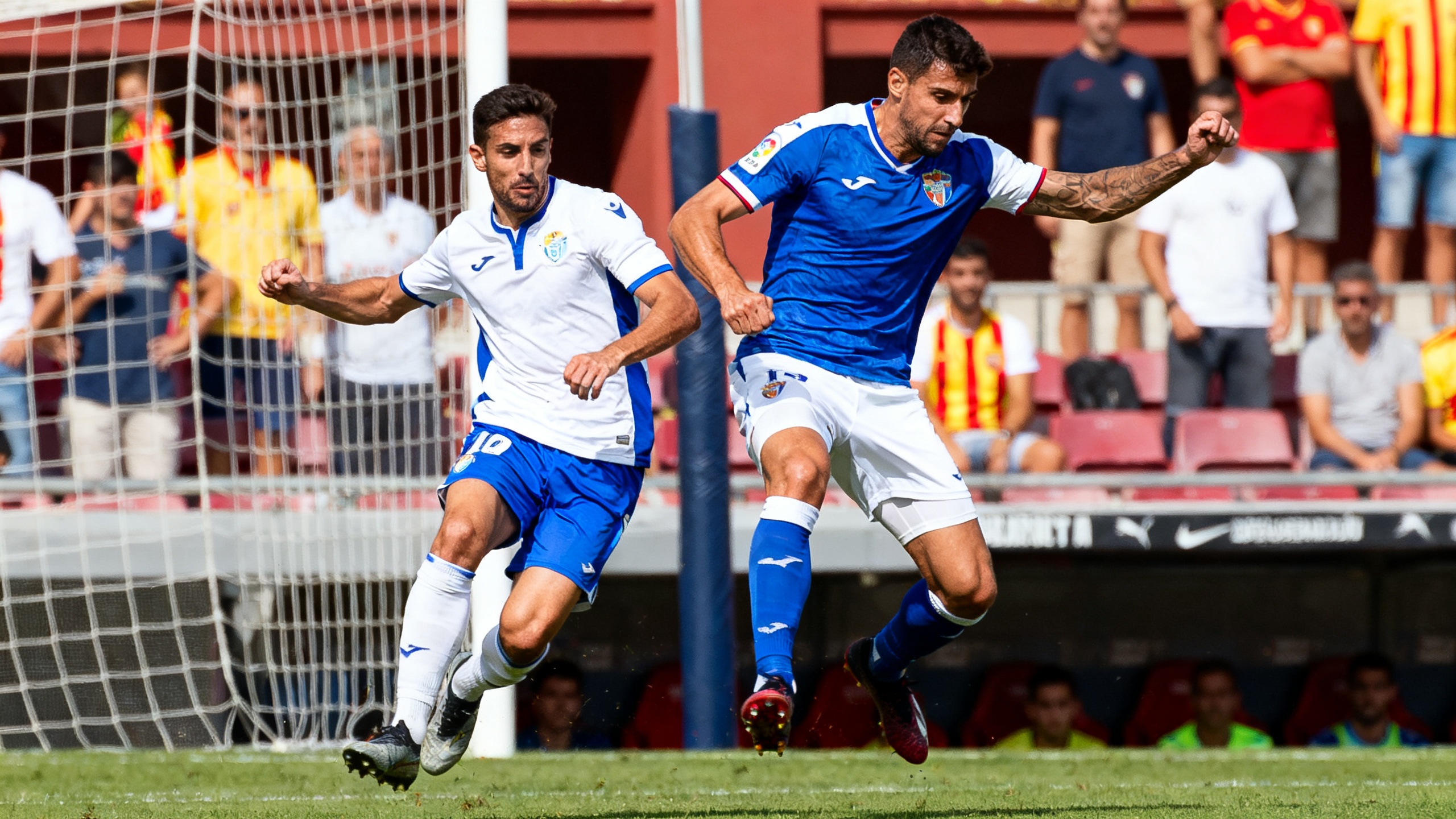 Errores defensivos y jugadas polémicas deciden el destino del partido en el Ibercaja Estadio Español.News
