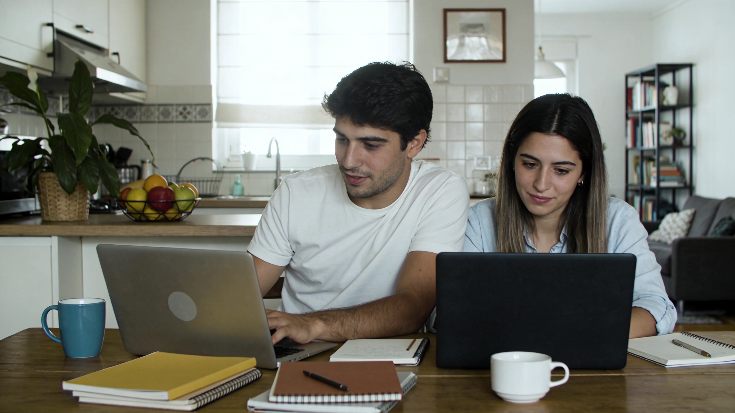 Por qué los estudiantes españoles casi no abandonan la casa familiar incluso después de los 20 años Español.News