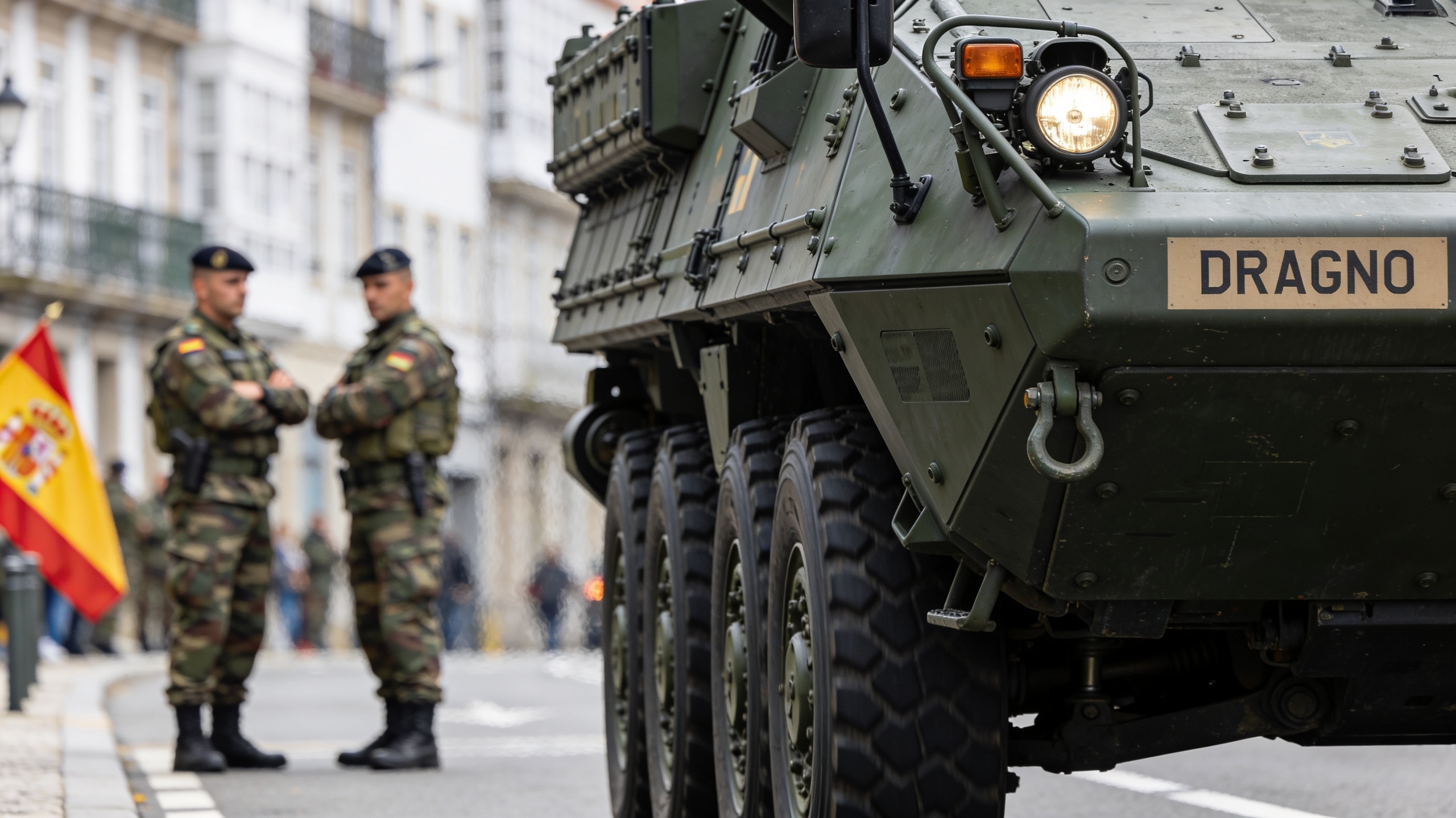 Por primera vez en el desfile de Vigo se presentaron el VCR 8x8 Dragón y el dron Alano Español.News