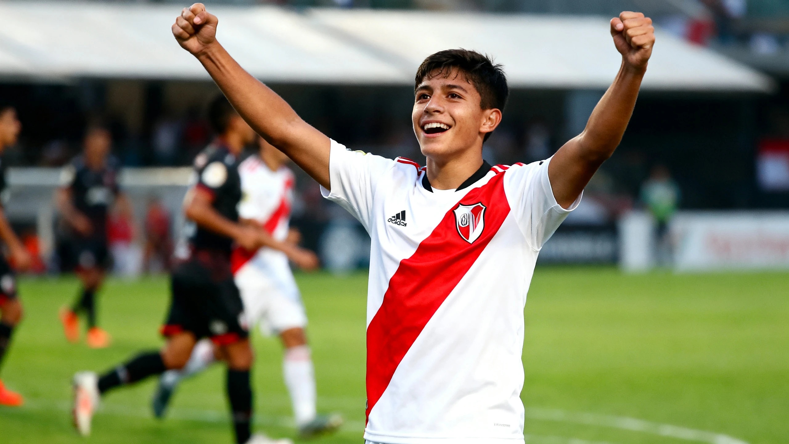 VAR y una serie de cambios: así River Plate logró una contundente victoria sobre Blooming Español.News