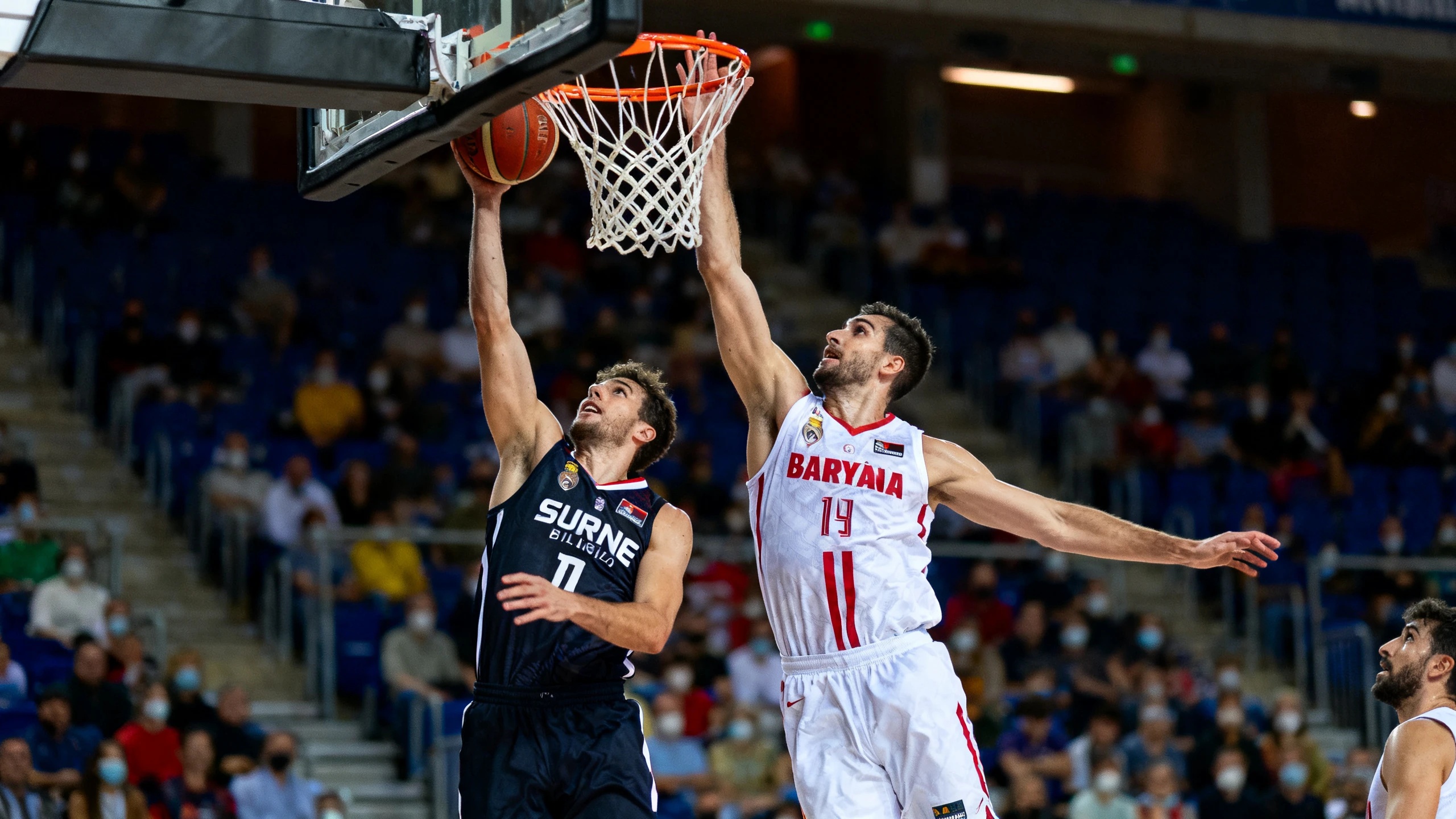 En Miribilla: marcador 42-41, serie de errores y jugadas polémicas al final del segundo cuarto Español.News