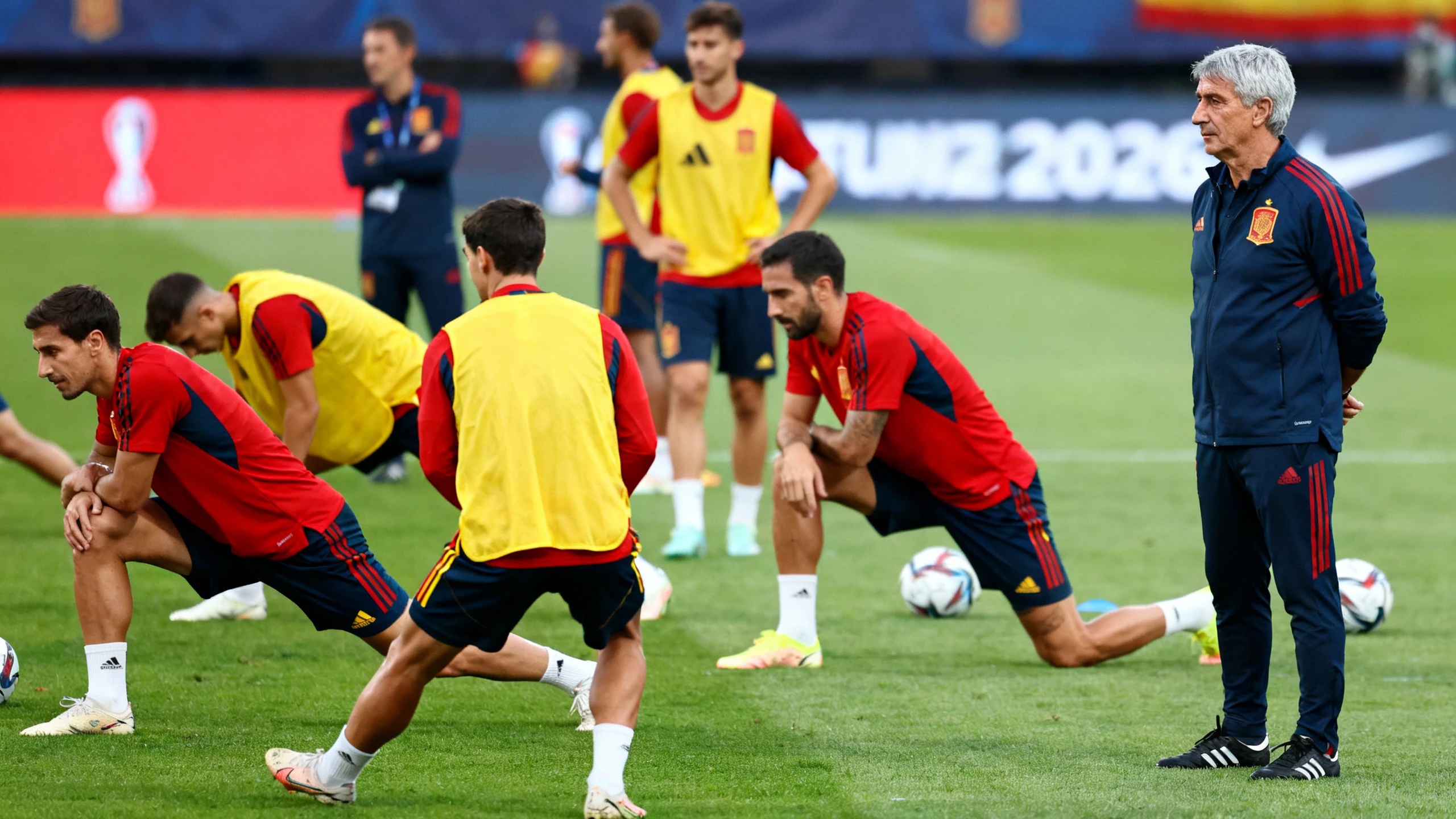 En España se debate sobre la plantilla y la estrategia de la selección nacional antes del inicio del torneo Español.News