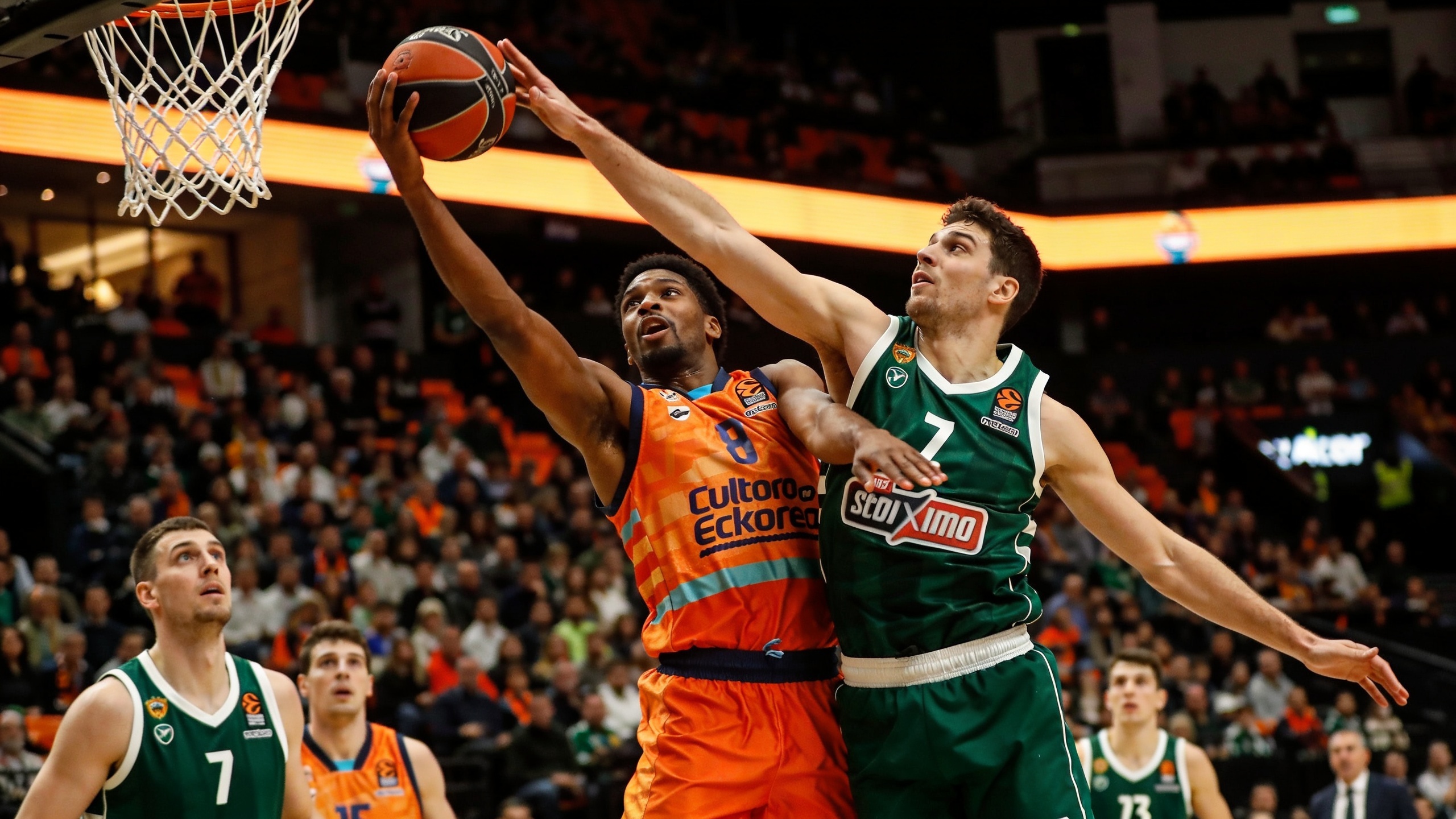 La polémica arbitral y las bajas dificultaron la tarea del Valencia Basket Español.News