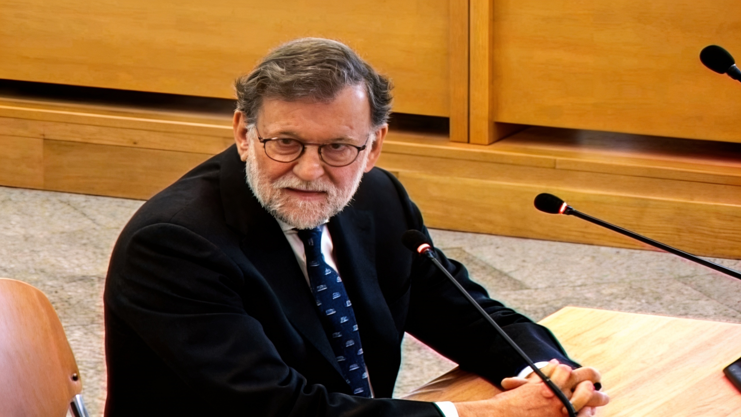 Noticias: En Madrid, el ex primer ministro declaró en el caso de vigilancia al ex tesorero del PP Español.News